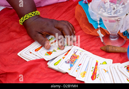 Lecture de carte de tarot Santeria, Religion, La Havane, Cuba Banque D'Images