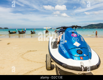 Les véhicules nautiques à la location sur la plage de Phuket, Thaïlande Banque D'Images