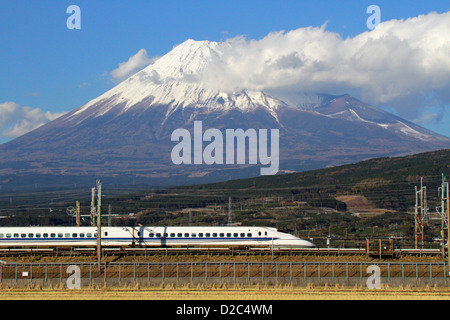 Le Mont Fuji et Tokaido Shinkansen Série 700 Japon Shizuoka Banque D'Images