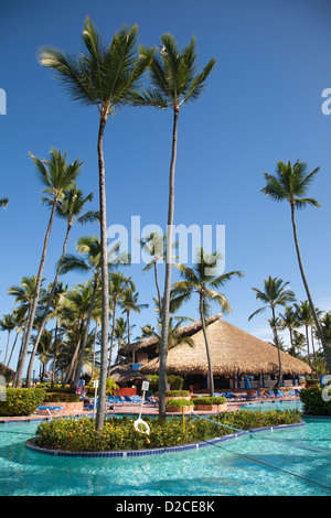 Nord, mer des Caraïbes, d'Hispaniola, la République dominicaine, Punta Cana, l'hôtel Barcelo Punta Cana, piscine Banque D'Images