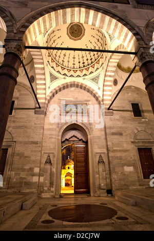 Turquie ISTANBUL - Mosquée de Suleymaniye Süleymaniye Camii ( cour Sultan Suleyman ) dans la nuit Banque D'Images