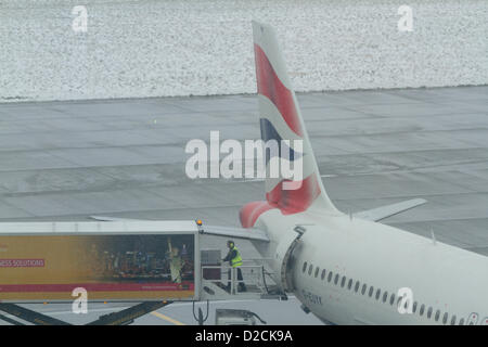 20 janvier 2013. Londres Heathrow au Royaume-Uni. L'aéroport de Heathrow a été frappé par un troisième jour d'annulations à cause de la neige et d'une faible visibilité et de l'aéroport a annoncé qu'il a programme réduit de 20 pour cent Banque D'Images