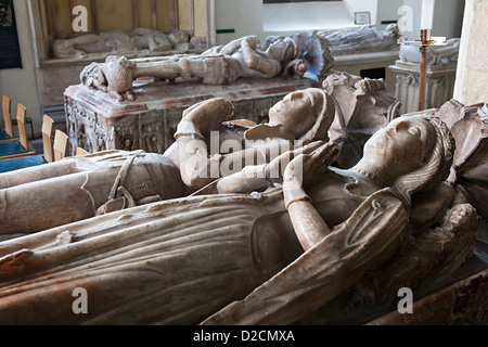 Rénové de graves effigie de William Thomas d ap1445 et Gwladys, St Mary's Priory Church, Galles, Royaume-Uni Banque D'Images