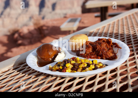 Buffet indien nourriture à Guano Point sur le bord du grand canyon accueil de la nation Hualapai Arizona USA Banque D'Images