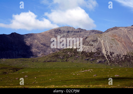 Une partie de la crête principale Cuillin y compris Sron na Ciche Sgurr Alasdair et Sgurr nan Eag du Rubh Dunain un sentier Banque D'Images