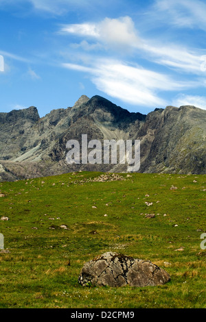 Une partie de la crête principale Cuillin y compris Sron na Ciche Sgurr Alasdair et Sgurr nan Eag du Rubh Dunain un sentier Banque D'Images