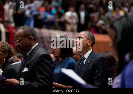 Le président des États-Unis Barack Obama et la Première Dame Michelle Obama assister à un service religieux à l'Église épiscopale méthodiste africaine métropolitaine de Washington, D.C., le jour de l'Investiture, dimanche 20 janvier 2013. Crédit obligatoire . : Pete Souza - White House via CNP Banque D'Images