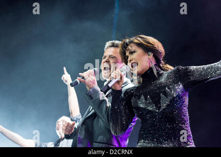 Donny et Marie Osmond à l'O2 Arena de Londres, au début de leur tournée britannique. C'est la première fois qu'ils ont tourné ensemble. Banque D'Images