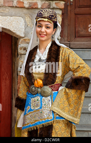 Cappadocian-Greek ( de Nea Karvali'New'), la danse 'Konyali' ('de Konya') de la danse. Kavala, Macédoine, Grèce Banque D'Images