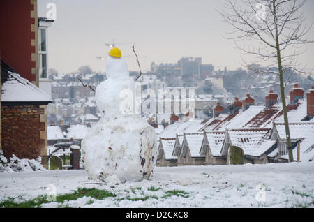 Redland vert, Bristol, UK, Bonhomme de neige sur les toits couverts, Samedi 19 Janvier 2013 Banque D'Images