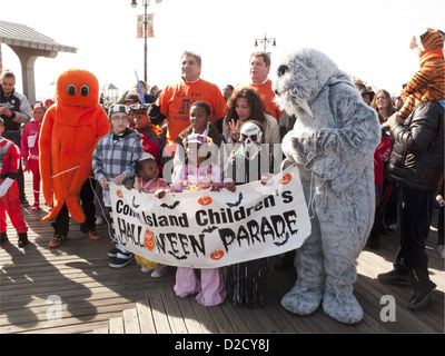 1St annual Halloween Coney Island Children's Parade sur la promenade à Coney Island à Brooklyn, 2010. Banque D'Images