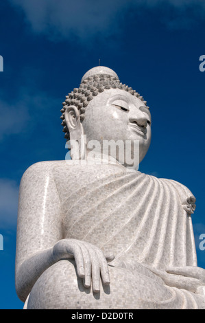 Le Grand Bouddha dans Maravichai la posture faite d'Albâtre Birman, Chalong, Phuket, Thailande Banque D'Images