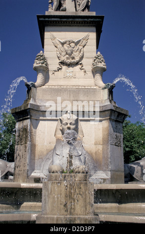 France, Paris. Détail de Chatelet (Palm) Fontaine de la Place du Châtelet Banque D'Images