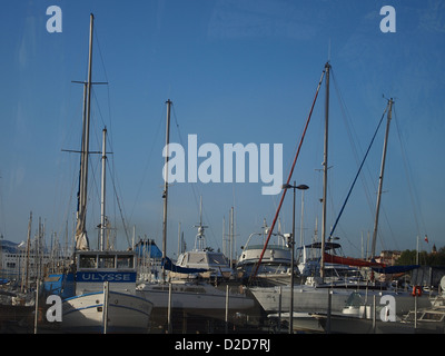 Beaucoup de voiliers dans un port d'Ajaccio Banque D'Images