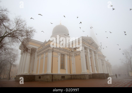 Cathédrale Orthodoxe d'Odessa ou Cathédrale Spaso-preobrajensky dans un brouillard, Odessa, Ukraine, Europe Banque D'Images