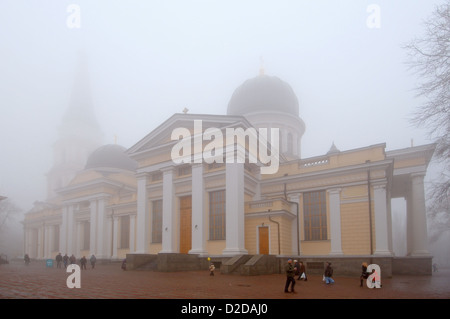 Cathédrale Orthodoxe d'Odessa ou Cathédrale Spaso-preobrajensky dans un brouillard, Odessa, Ukraine, Europe Banque D'Images