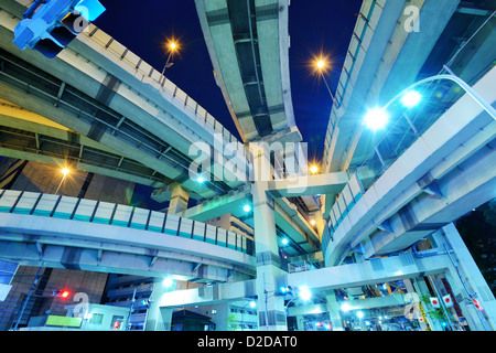 Jonction de plusieurs routes à Tokyo, Japon. Banque D'Images