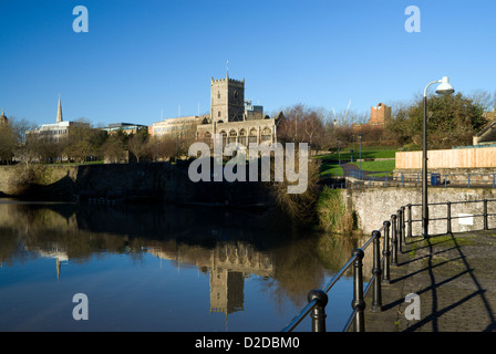 Ruines du château de l'église St pierre park bristol angleterre Banque D'Images