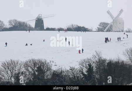 La famille profiter de la neige, de la luge par Jack et Jill éoliennes sur le sud jusqu'à Clayton. Banque D'Images