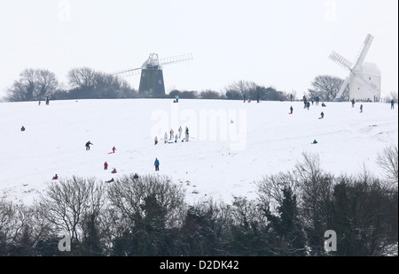 La famille profiter de la neige, de la luge par Jack et Jill éoliennes sur le sud jusqu'à Clayton. Banque D'Images