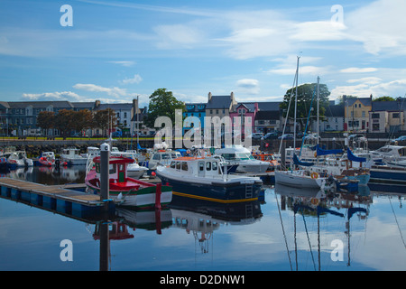 Bateaux de pêche au port de plaisance de Ballycastle, comté d'Antrim, en Irlande du Nord. Banque D'Images