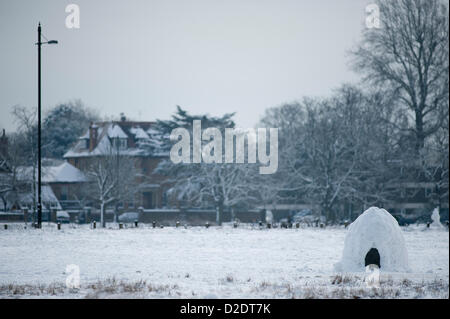 À l'ouest de Londres, Royaume-Uni. 21/1/13. Igloo de neige construit sur Wimbledon Common Banque D'Images