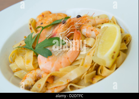 Délicieux à la portion de pâtes aux fruits de mer. Banque D'Images