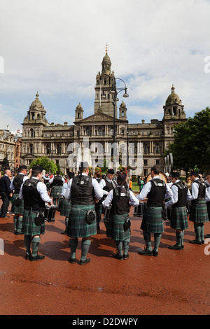 Dartmouth & District Pipe Band de Halifax, Nouvelle-Écosse, Canada, jouant au Piping Live Event, George Square, Glasgow, Écosse, Royaume-Uni Banque D'Images