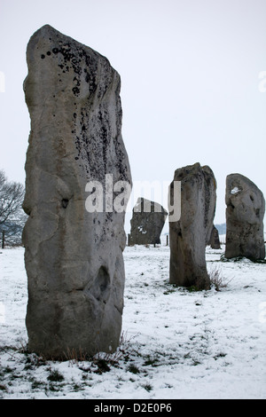 Pierres à Avebury dans la neige Banque D'Images