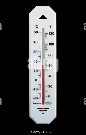 Celsius Celsius l'alcool dans la lecture du thermomètre de 16 °C 60 °F isolé sur fond noir Banque D'Images