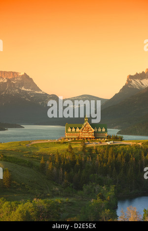 Hôtel PRINCE DE GALLES (©GREAT NORTHERN RAILWAY 1927) Waterton Lakes National Park ALBERTA CANADA Banque D'Images