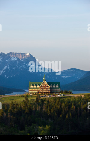 Hôtel PRINCE DE GALLES (©GREAT NORTHERN RAILWAY 1927) Waterton Lakes National Park ALBERTA CANADA Banque D'Images