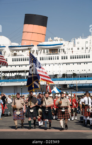 La grande parade des clans à l'Scotsfest clan gathering Festival écossais et du Queen Mary à Long Beach, CA Banque D'Images