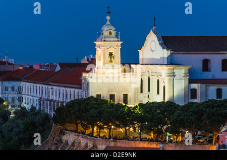 Alfama de Lisbonne, l'une des plus anciennes de la capitale du Portugal, avec la construction de couvent de la grâce (en portugais : Banque D'Images