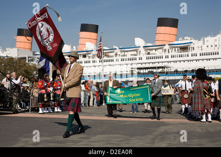 Grande Parade des clans à l'Scotsfest clan gathering Festival écossais et du Queen Mary à Long Beach, CA Banque D'Images