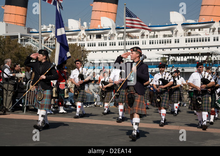 Cornemuse dans la Grande Parade des clans à l'Scotsfest clan gathering Festival écossais et du Queen Mary à Long Beach, CA Banque D'Images