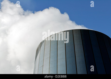 Duisburg, Allemagne, la vapeur s'élève de la tour de refroidissement du haut fourneau 8 de ThyssenKrupp Steel Banque D'Images