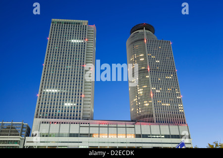 Le Japon, Honshu, Aichi, Nagoya, JR Central Towers Banque D'Images