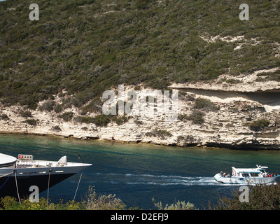 Yacht est un port à la voile à Sartène en corse Banque D'Images