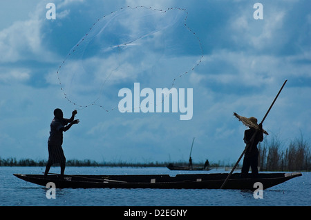 Le Bénin, Département de l'Atlantique lac Ganvie, village sur le Lac Nokoué, les pêcheurs de la région du lac de l'Ouémé dans akadja Banque D'Images