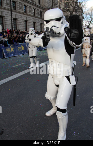 Star Wars Storm Trooper au 2013 New Years Day Parade à Londres. Banque D'Images