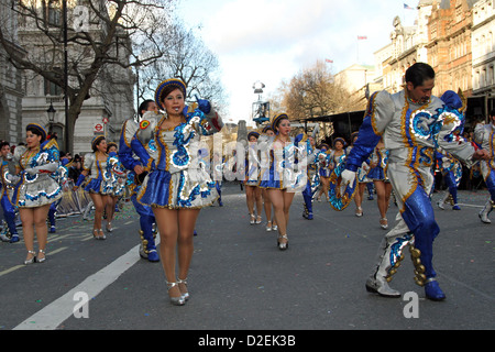 La Bolivie à la magique 2013 New Years Day Parade à Londres. Banque D'Images