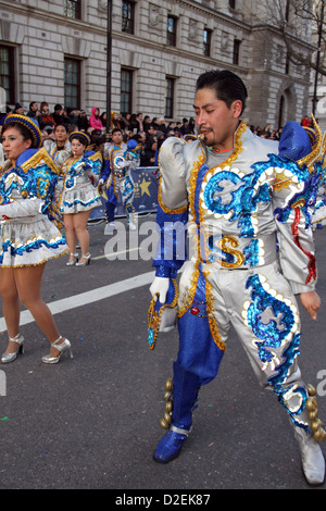 La Bolivie à la magique 2013 New Years Day Parade à Londres. Banque D'Images