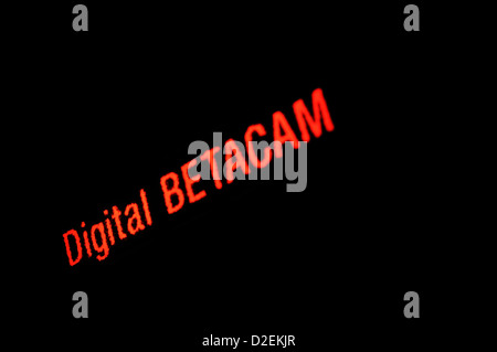 Un plan macro perspective de Digital Betacam titre LED orange. Shallow dof. Banque D'Images