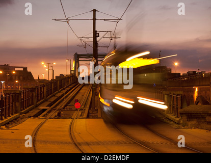 Tramway Metrolink passe Manchester Conference Centre, Manchester Central GMex Banque D'Images