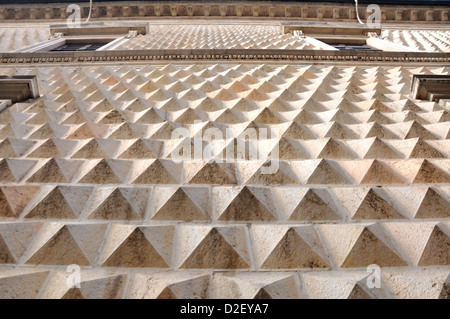 Mur en forme de diamant de célèbre ancien palais à Ferrara - Italie Banque D'Images