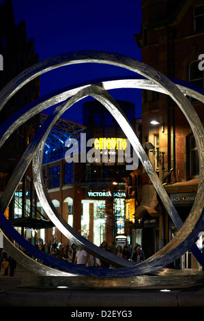 Spirit of Belfast Art sculpture publique situé à Cornmarket, Irlande du Nord Banque D'Images