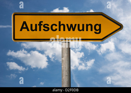 Detailansicht von Wegweisers mit der Aufschrift Aufschwung | photo détail d'un panneau avec l'inscription allemande upswing Banque D'Images