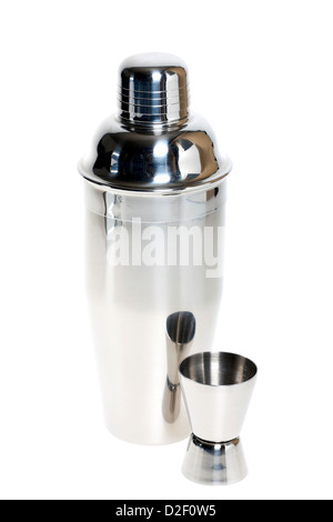 Shaker brillant avec verre mesureur front of white background Banque D'Images