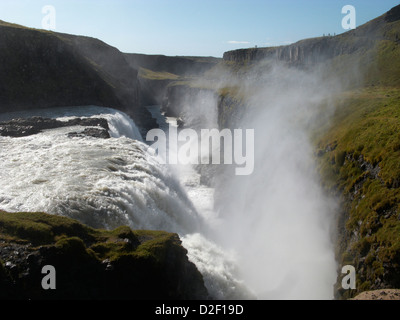 La plus grande cascade de Gullfoss est une chute d'Islande situé sur la rivière Hvítá (blanc) dans le centre du sud de l'Islande. Banque D'Images